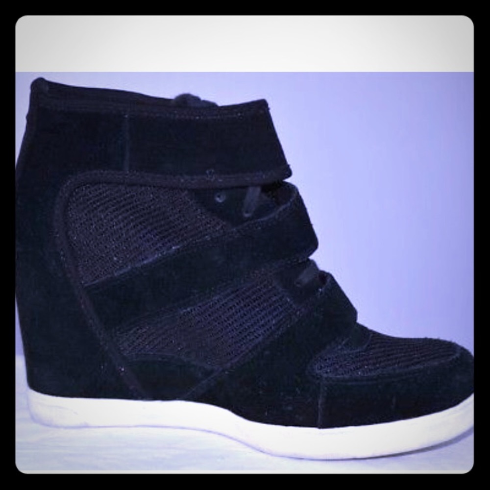 Gray By Saks Fifth Wedge Black sneakers. Sz7
